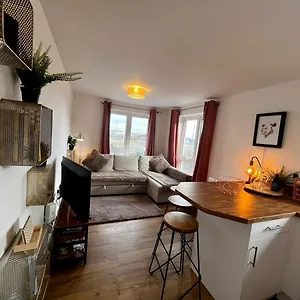 Apartment Two Bedroom In Barry-close To, Barry