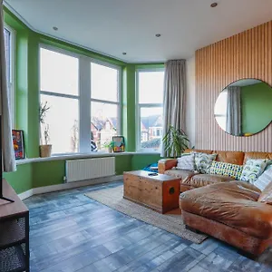 Apartment Leah By Koya Homes - 2 Bed, 2 Bath, Pool Table, Sea View, Free Parking, Barry